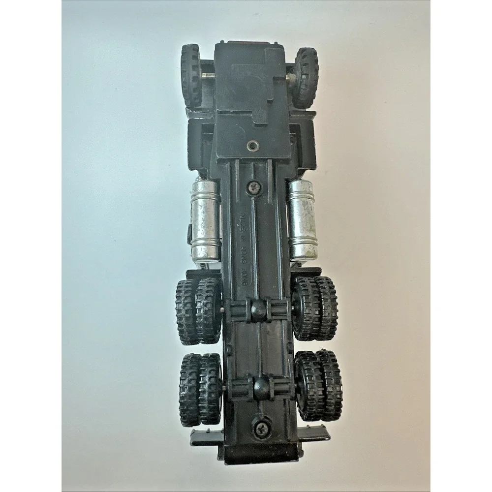 Vintage 1982 Zee Toys Kenworth Aerodyne Semi Truck USA Die Cast Black Rig